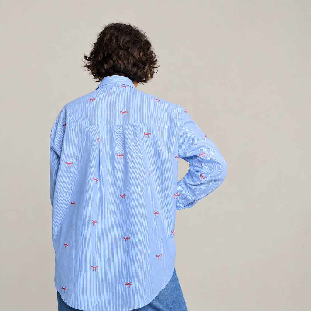 Camicia Oversize a Righe con Micro-Stampe "Chic & Playful" ✨🍒