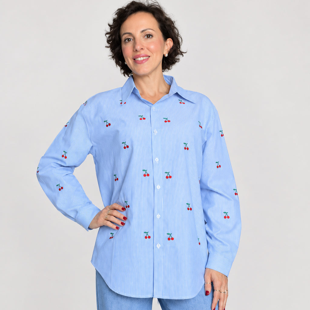 Camicia Oversize a Righe con Micro-Stampe "Chic & Playful" ✨🍒