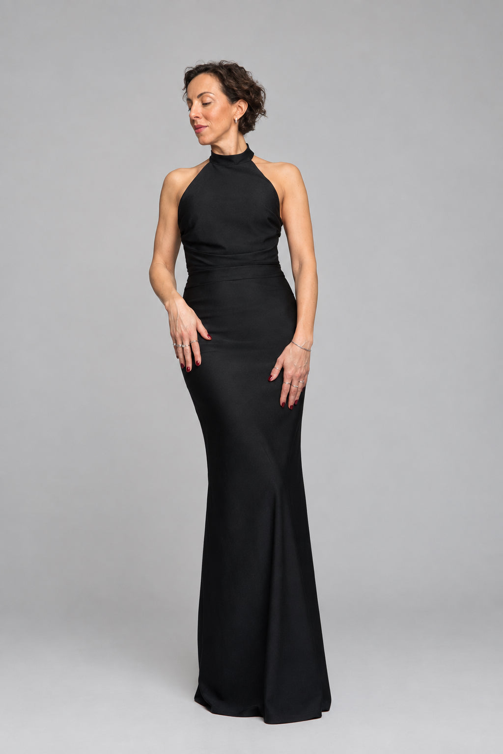 Abito Lungo Elegante "Back-Lace" con Schiena Scoperta ✨🖤