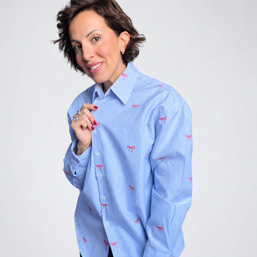 Camicia Oversize a Righe con Micro-Stampe "Chic & Playful" ✨🍒