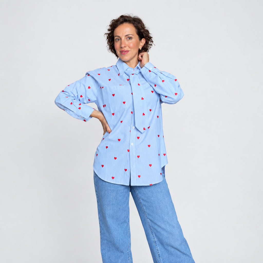 Camicia Oversize a Righe con Micro-Stampe "Chic & Playful" ✨🍒