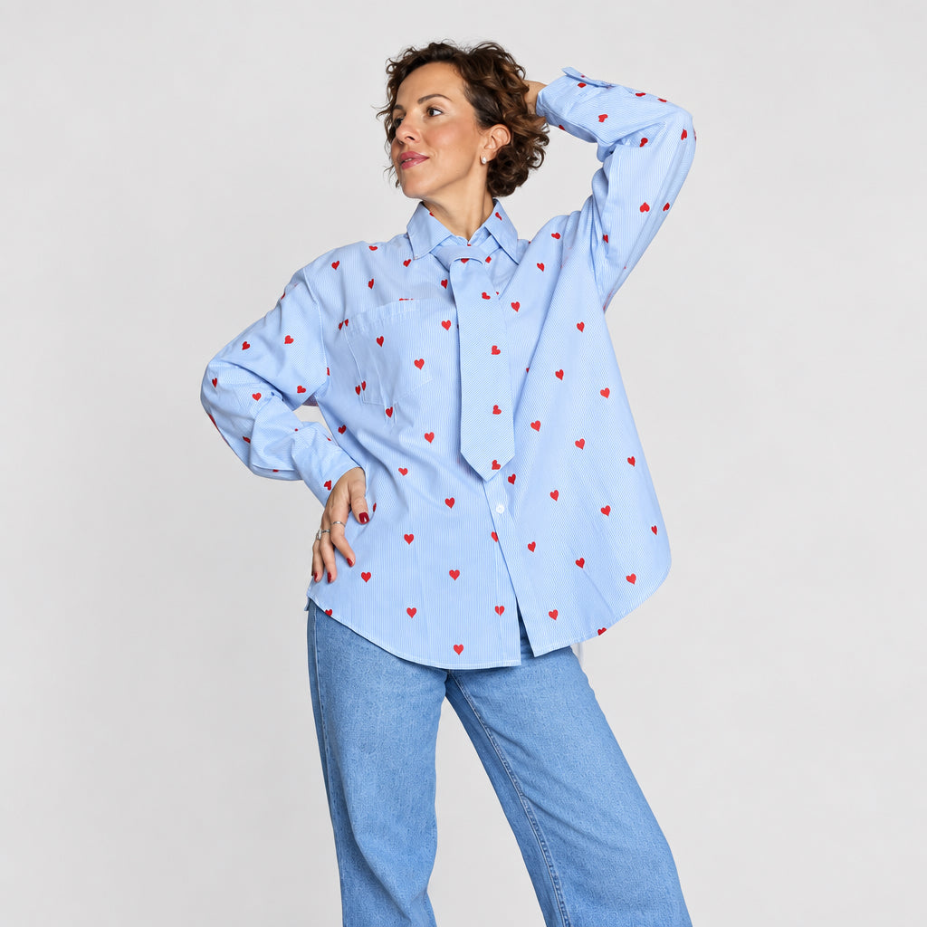 Camicia Oversize a Righe con Micro-Stampe "Chic & Playful" ✨🍒